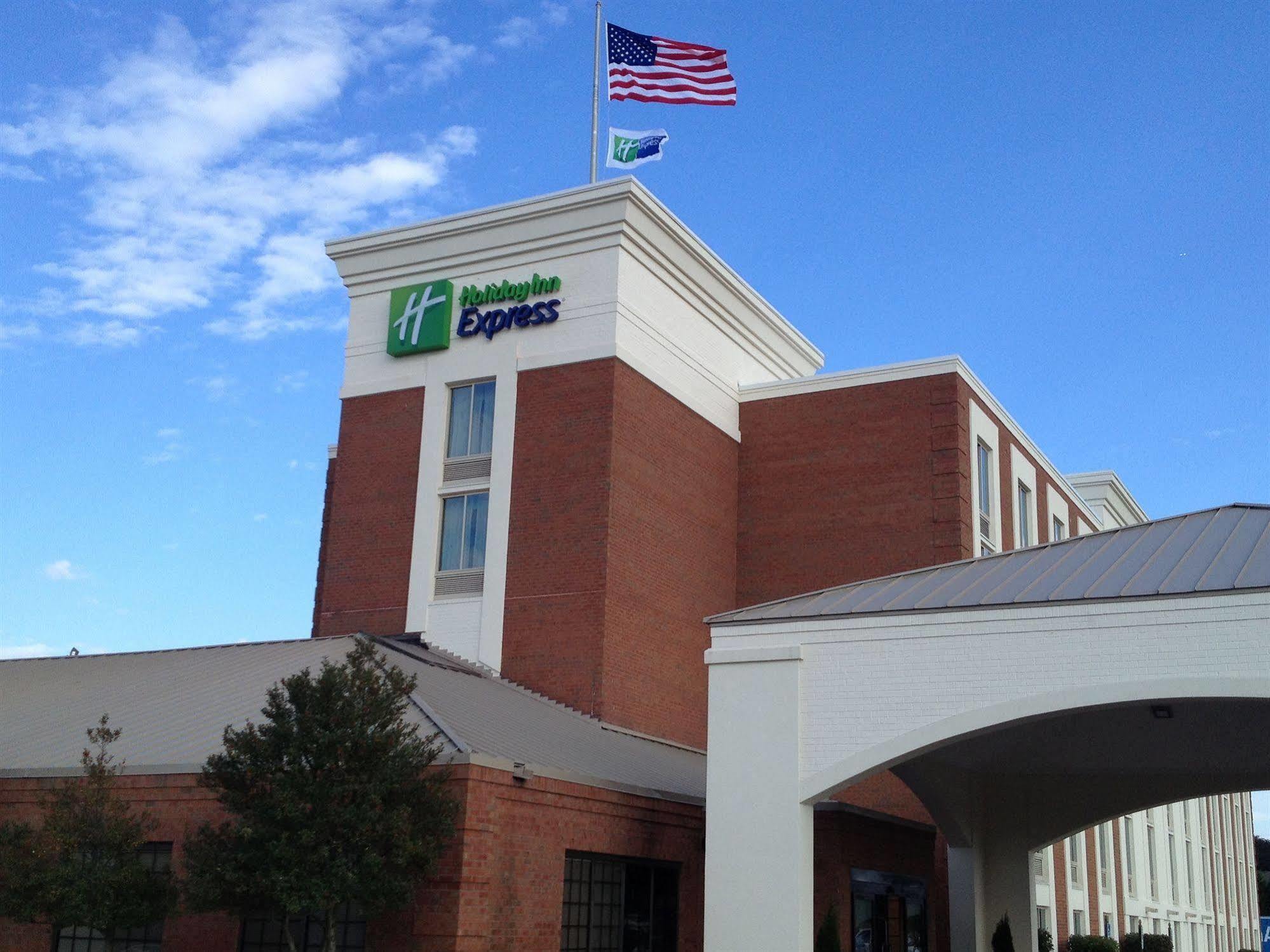 Holiday Inn Express Fredericksburg - Southpoint By Ihg Zewnętrze zdjęcie