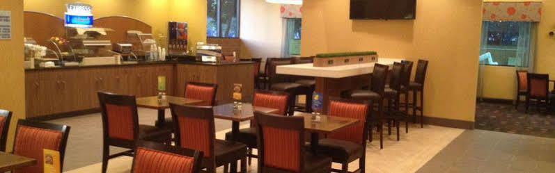 Holiday Inn Express Fredericksburg - Southpoint By Ihg Zewnętrze zdjęcie