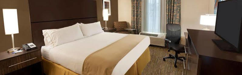Holiday Inn Express Fredericksburg - Southpoint By Ihg Zewnętrze zdjęcie